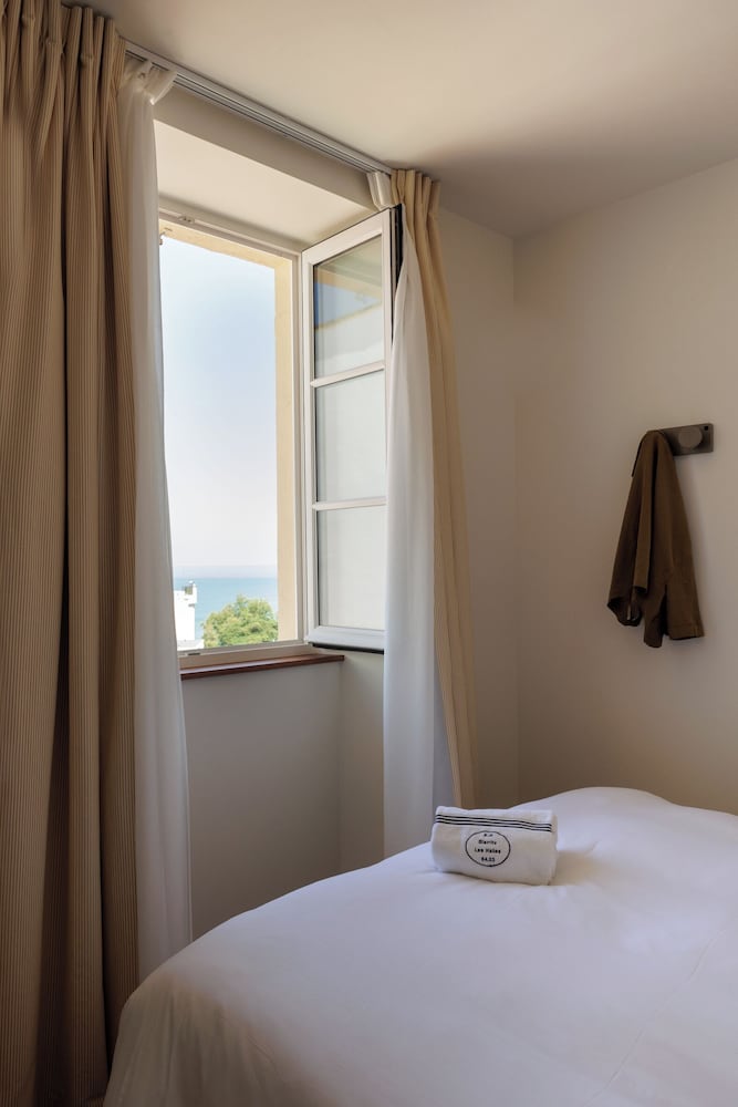 Deluxe Double Room, 1 Queen Bed, Sea Facing thumbnail 5