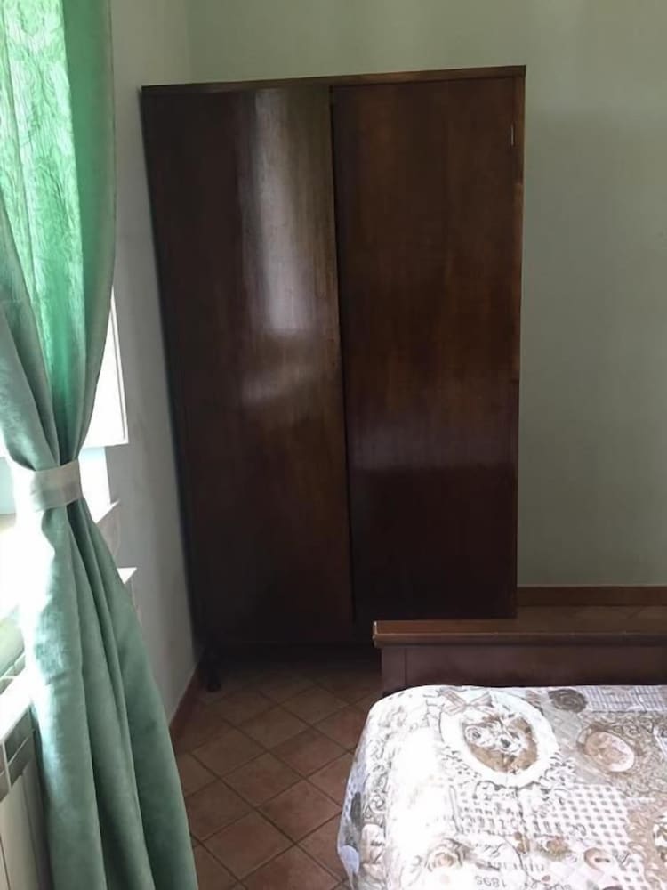 Basic Double Room, 1 Queen Bed photo 3