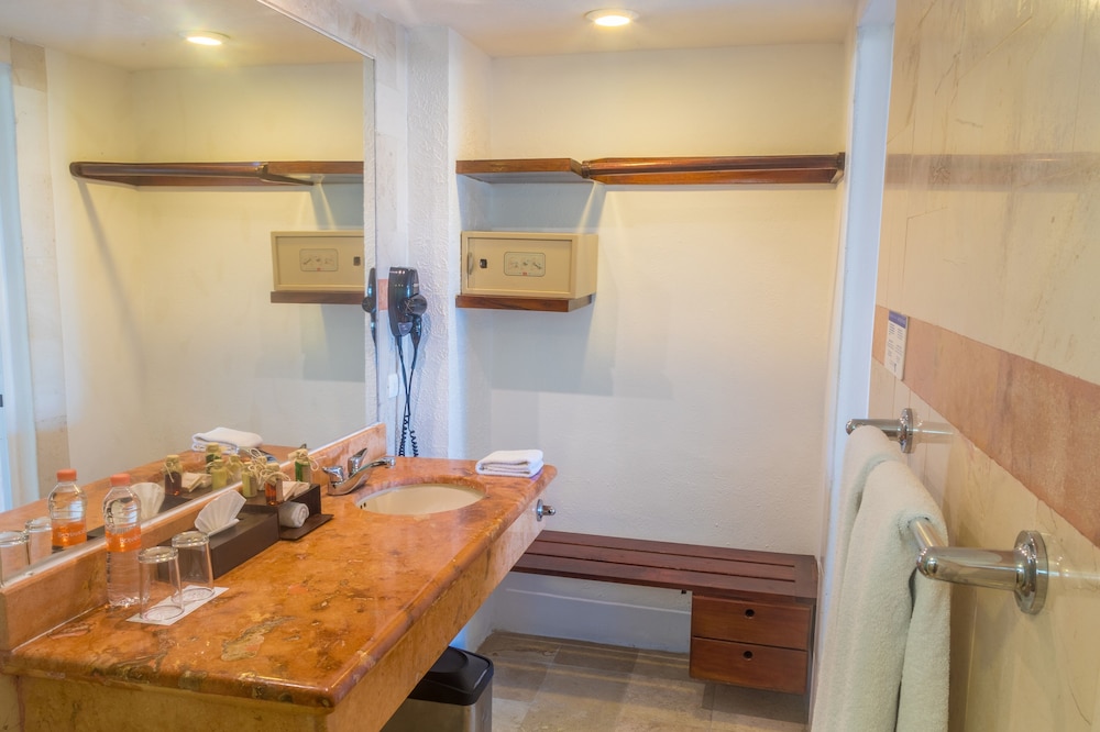 Deluxe Room - Photo 7