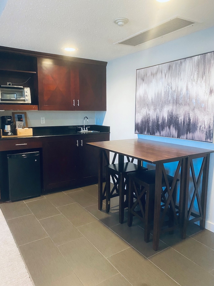 Studio Suite, 2 Queen Beds, Kitchenette photo 2