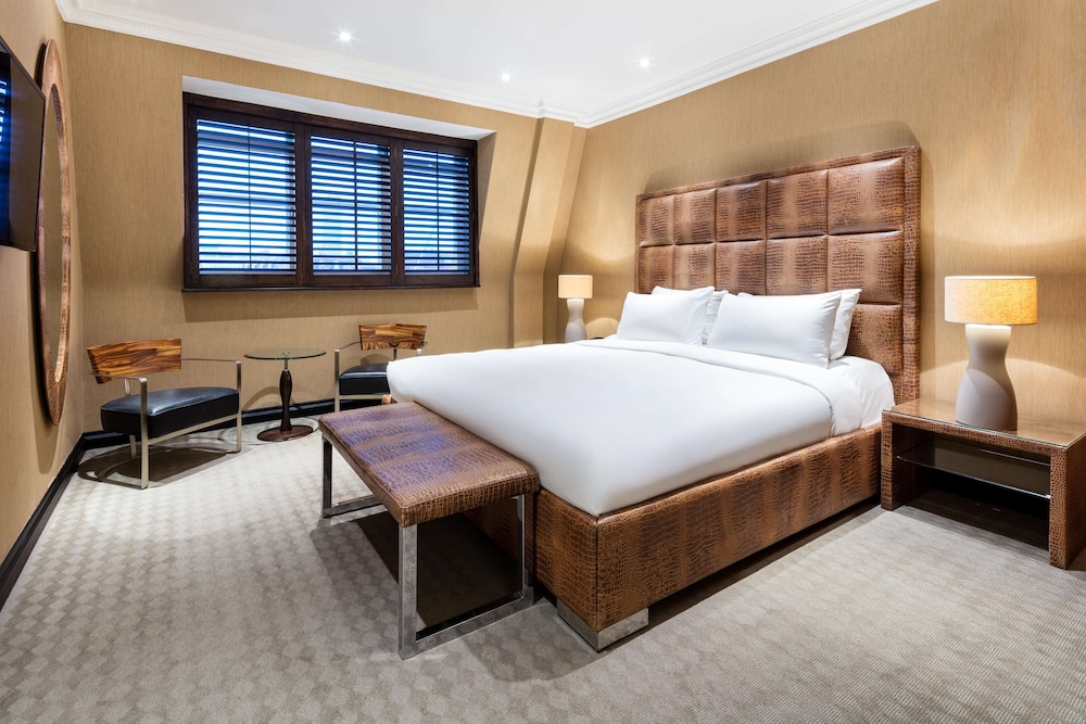 Suite, 1 Bedroom (View of the Square)