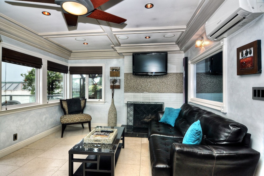 Deluxe Villa, 1 Queen Bed with Sofa bed, Balcony, Ocean View photo 1