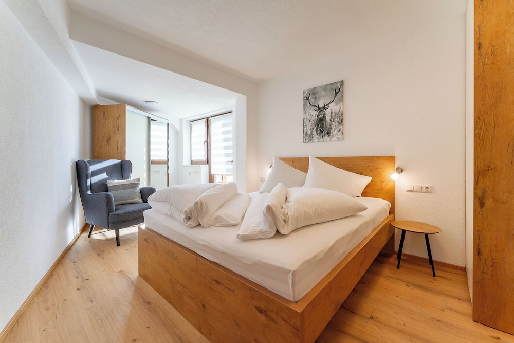Comfort Apartment, 1 Queen Bed with Sofa bed, Patio, Mountain View