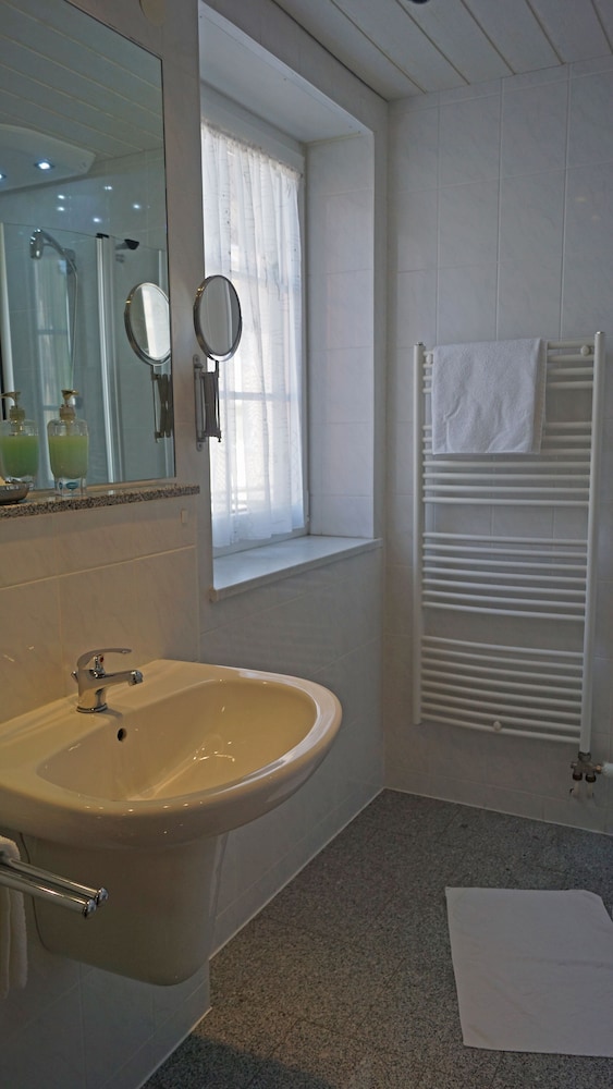 Standard Single Room, Private Bathroom photo 3