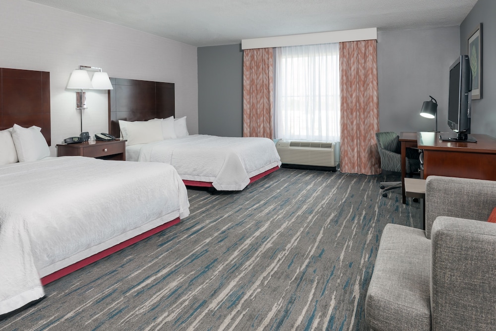 Room, 2 Queen Beds, Accessible (Roll-In Shower) photo 2