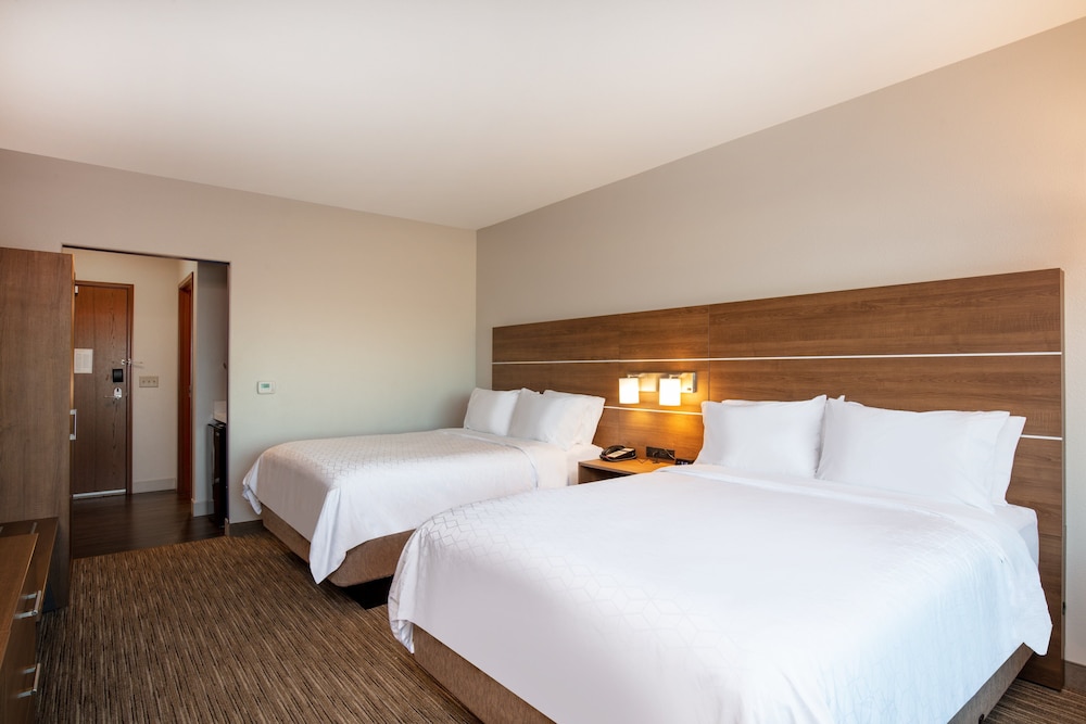 Room, 1 King Bed, Accessible (Comm, Mobility, Access Tub) - Photo 1