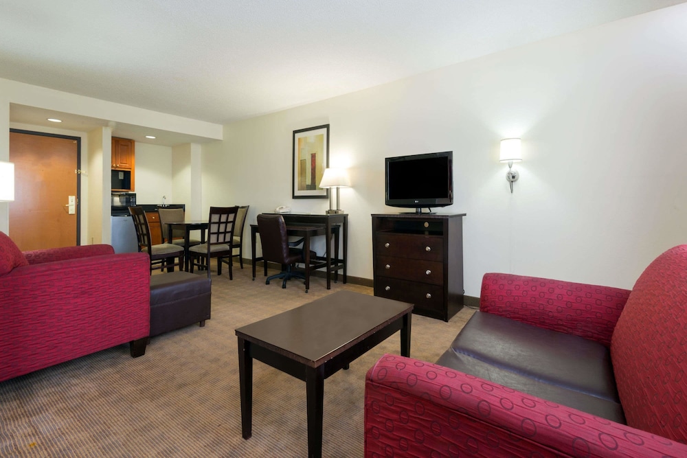 Studio Suite, 1 King Bed, Non Smoking photo 3