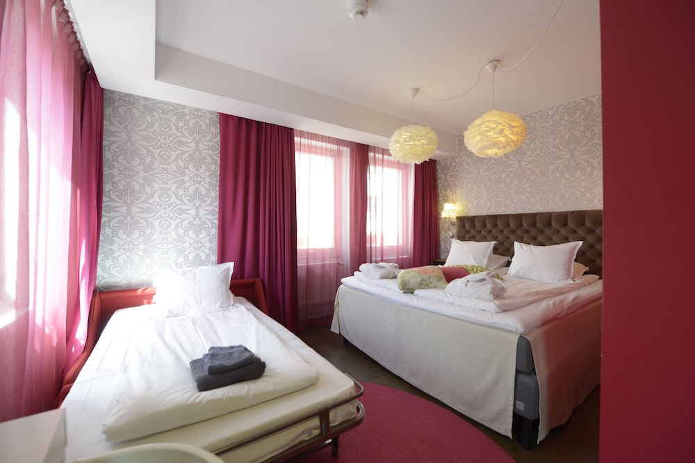 Standard Room, Multiple Beds, Non Smoking