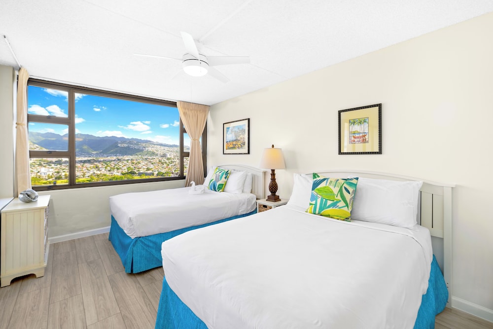 High Floor Mountain View Condo with 2 Beds and Parking: Apartment, 1 Bedroom, Air conditioning, Mountain View (0061) photo