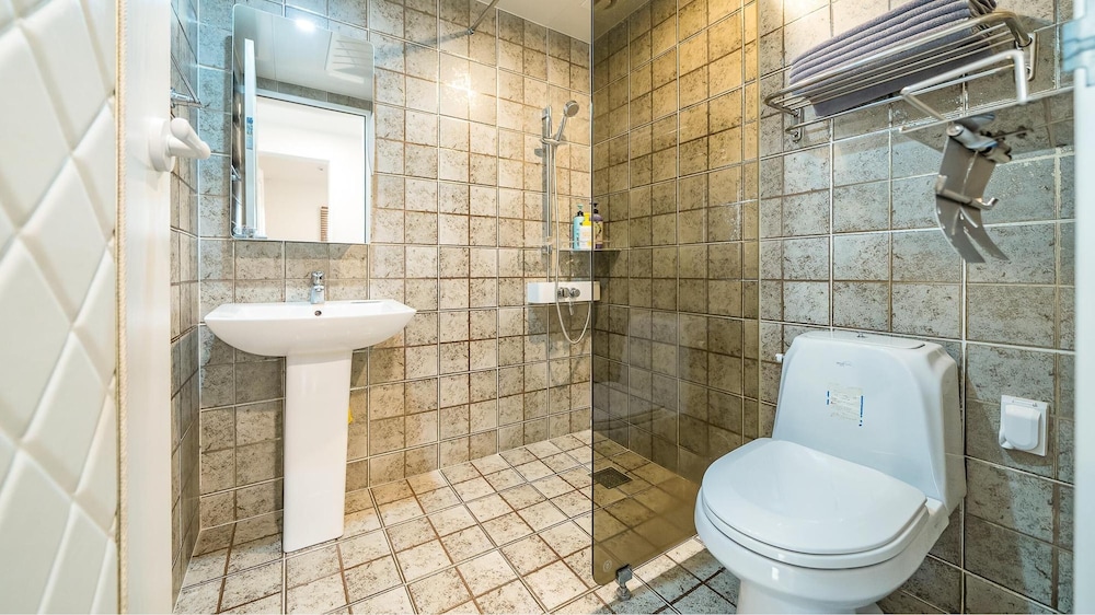 Basic Room, 1 Bedroom (302) - Photo 16