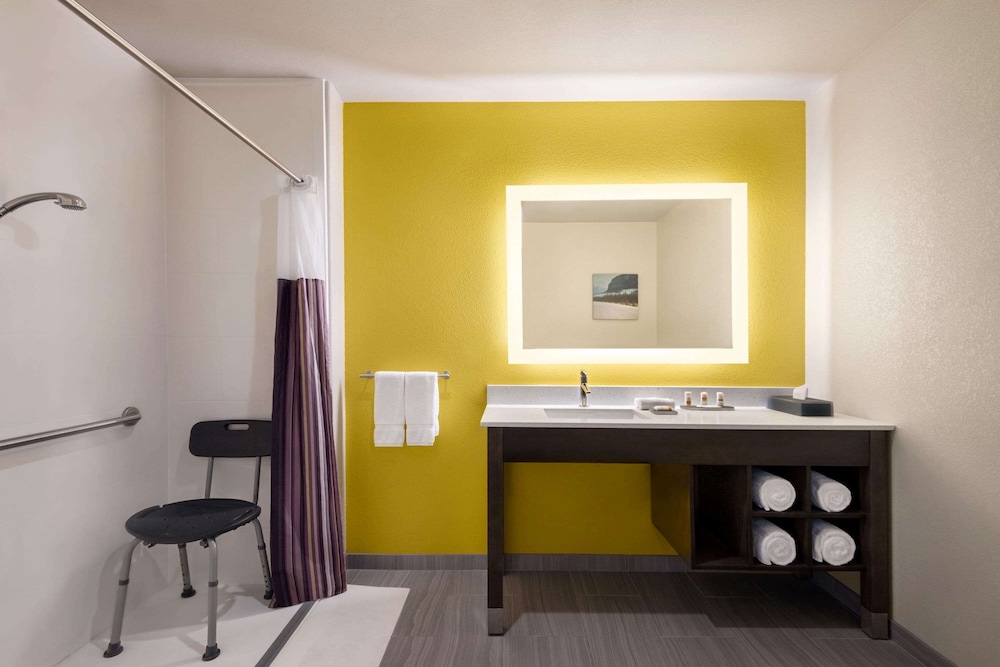 Executive Room, 1 King Bed, Accessible, Non Smoking - Photo 4
