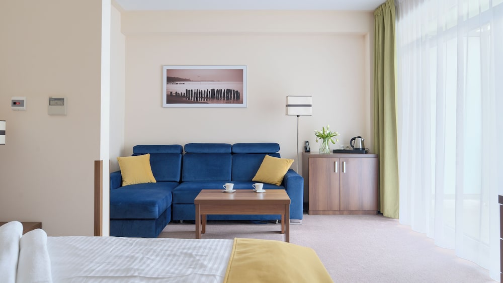 Room (318)