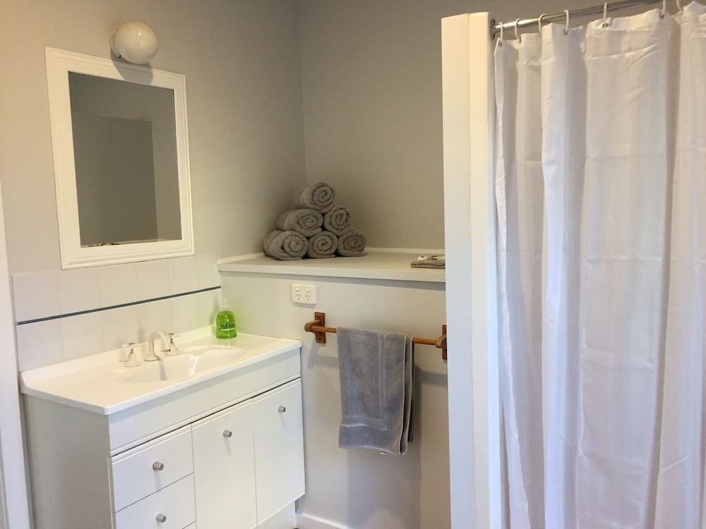 Standard Cottage, 2 Bedrooms, Non Smoking, Lake View (Acacia Cottage) photo 2