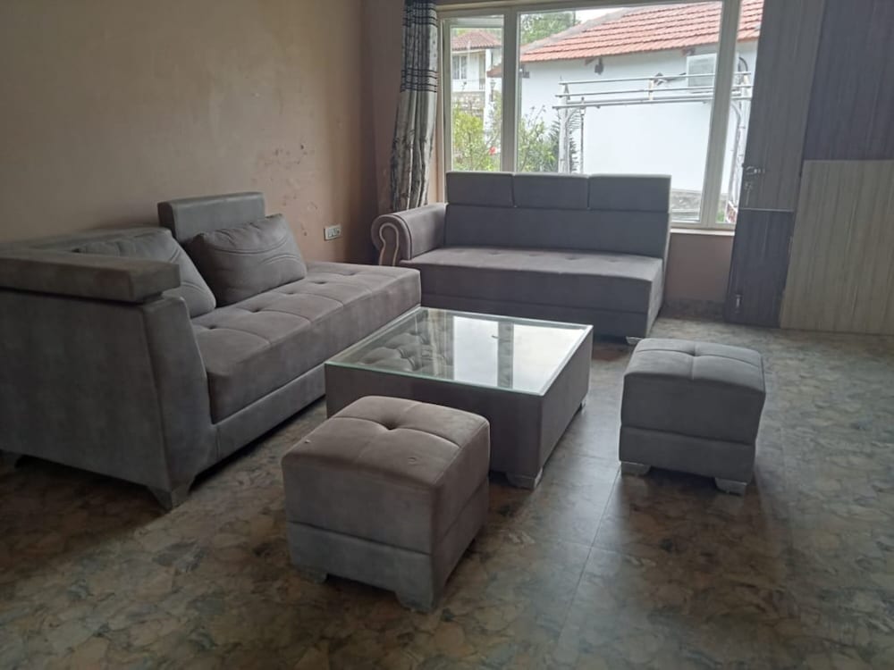 Family Room 3 Bedrooms with 2 Washrooms photo 3