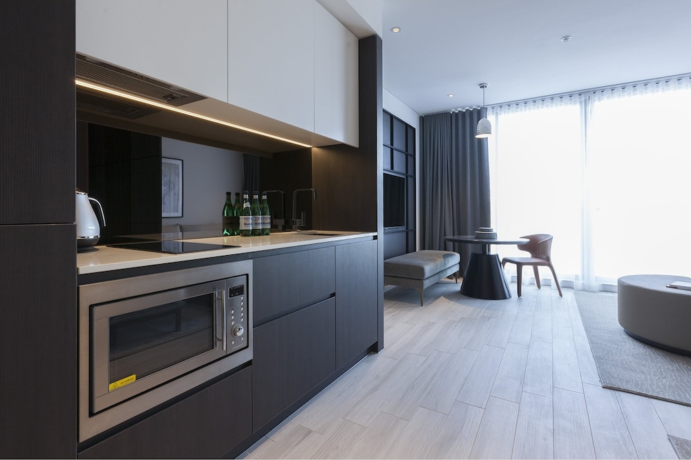Studio King Apartment with Balcony