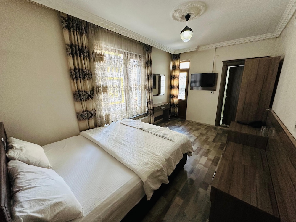 Deluxe Room, 1 Queen Bed, Non Smoking, City View photo 1