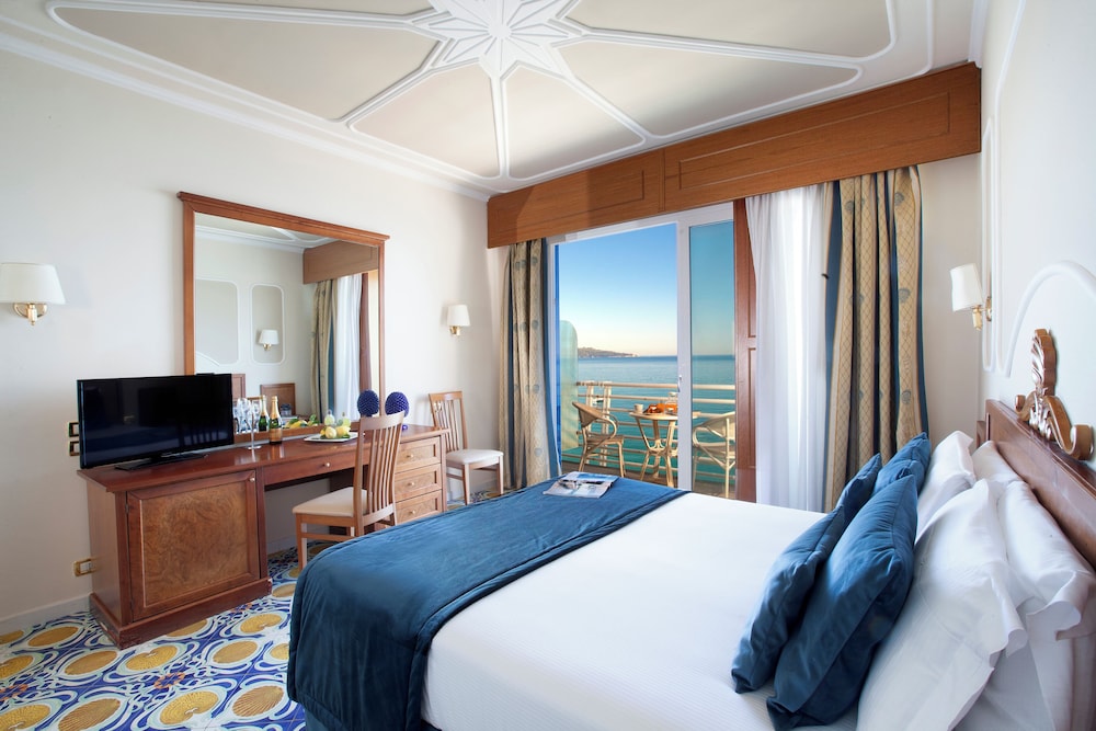 Standard Double Room, Partial Sea View - Photo 3