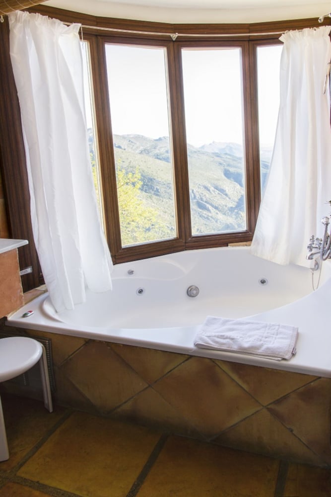 Junior Suite, Jetted Tub - Photo 10