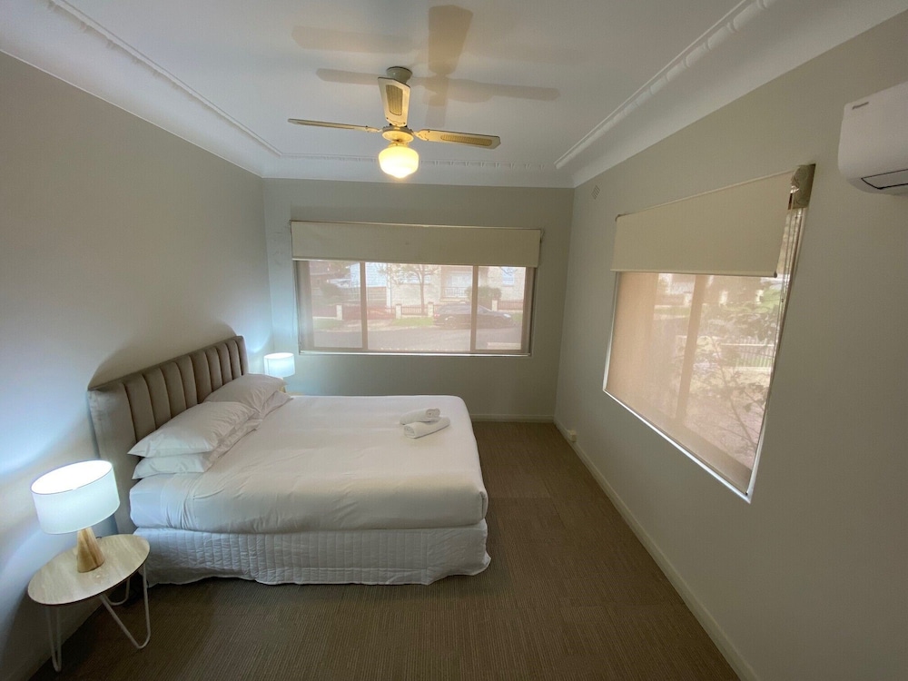 Deluxe Room, 1 Queen Bed photo 1