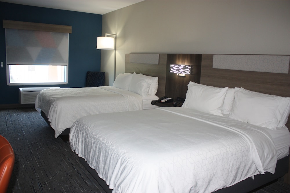 Suite, 2 Queen Beds, Accessible (Communication, Mobility) photo 3