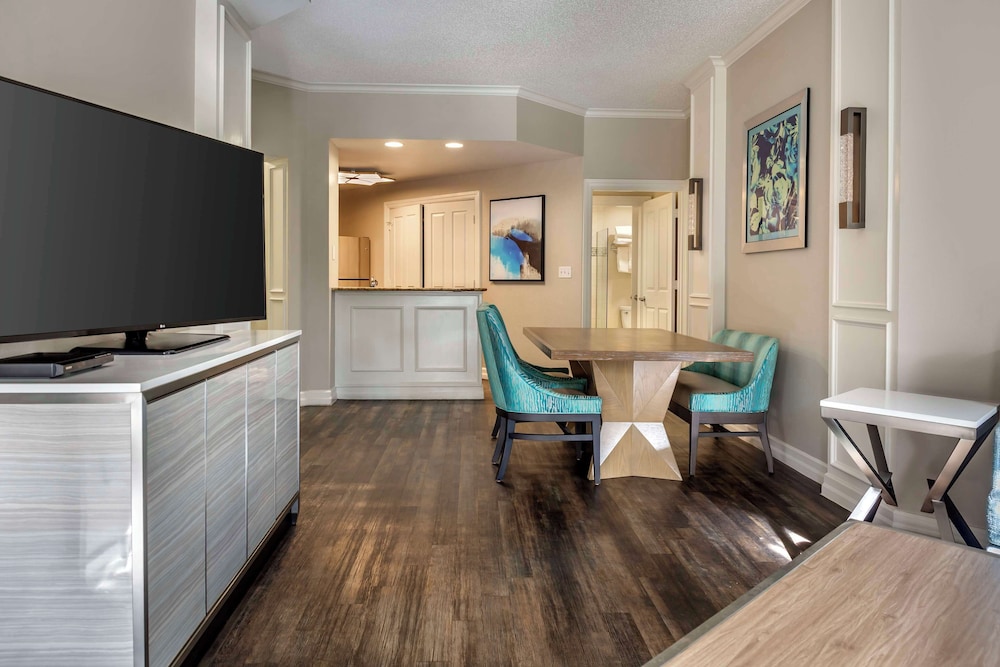 Suite, 1 King Bed with Sofa bed