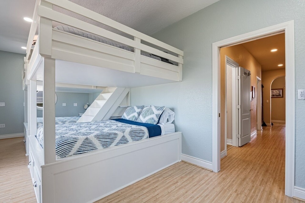 House, 5 Bedrooms photo 2