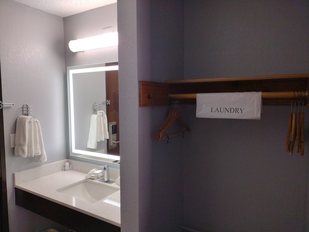 Deluxe Room, 2 Queen Beds, Non Smoking - Photo 3