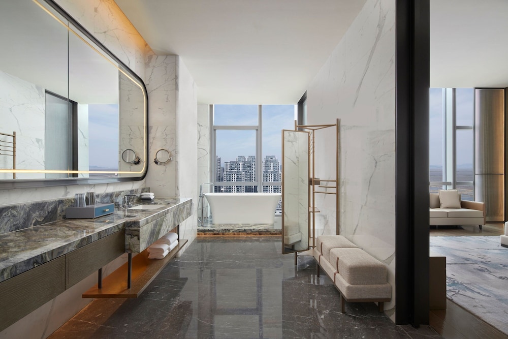 Suite, 1 King Bed, City View - Photo 8