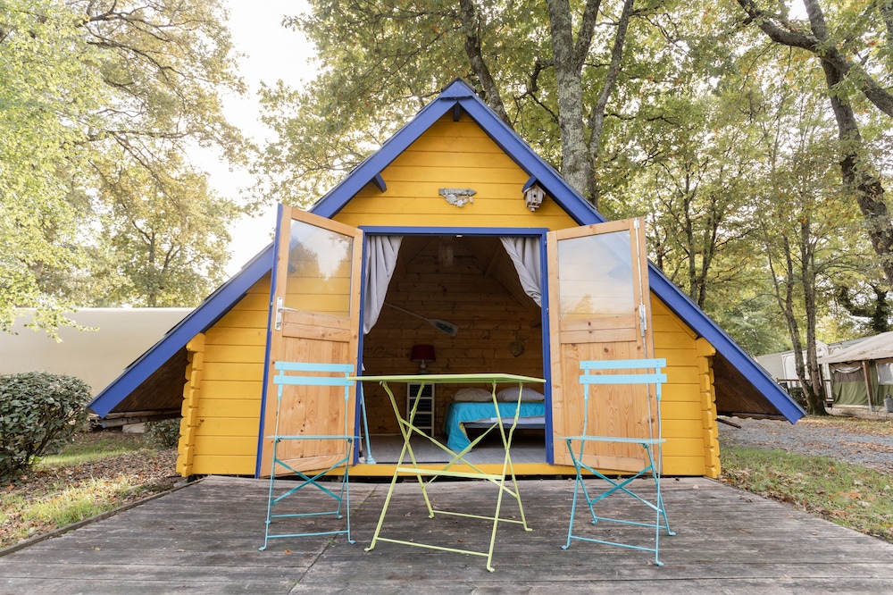 Hutt' cabin photo 1
