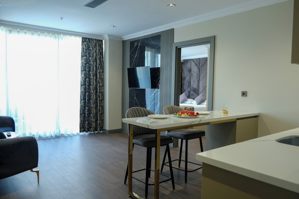 Room With Kitchenette thumbnail 6