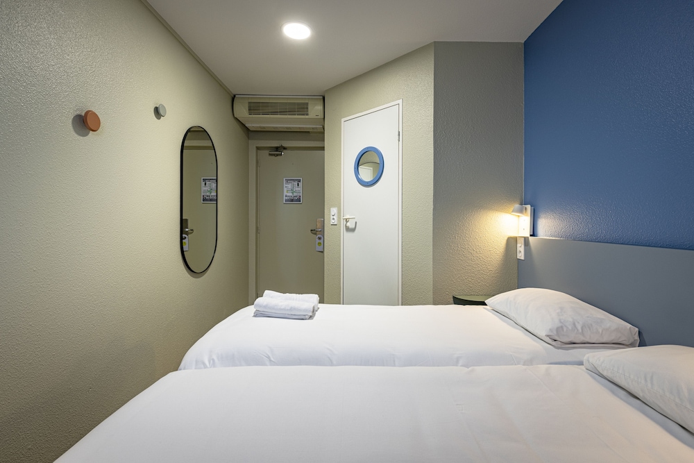 Standard Twin Room photo 2