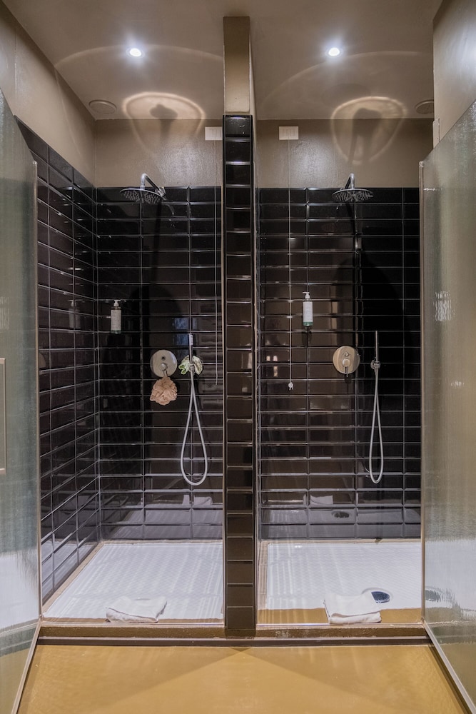Superior Shared Dormitory, Women only, Ensuite bathroom (10 pax) photo 3