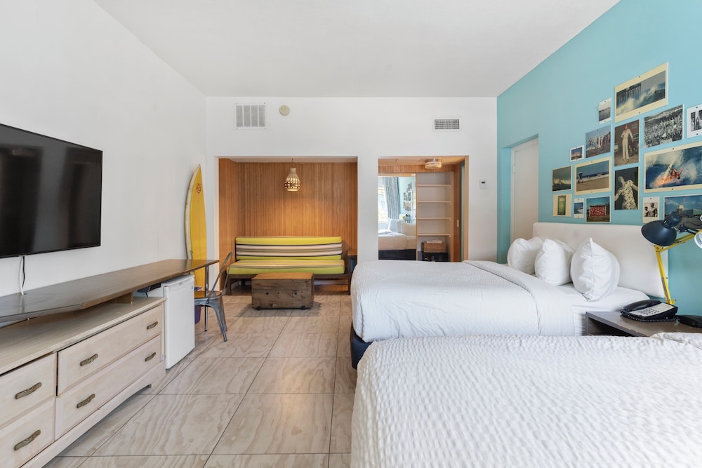 Deluxe Room, 2 Queen Beds (Newly Renovated) - Photo 3