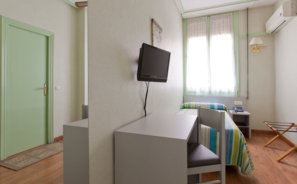Single Room photo 3