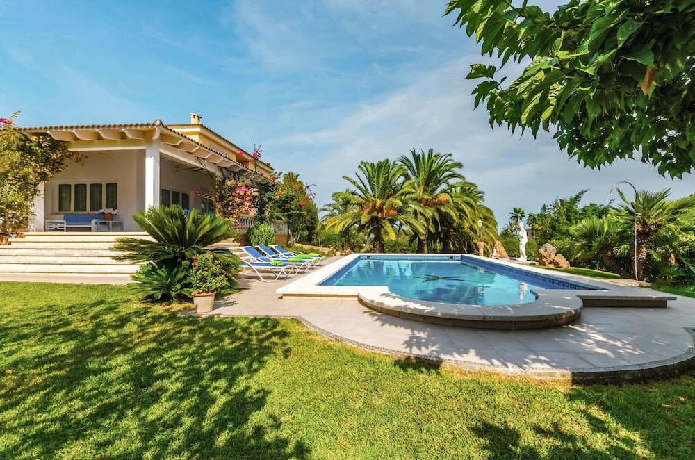 Villa photo 3