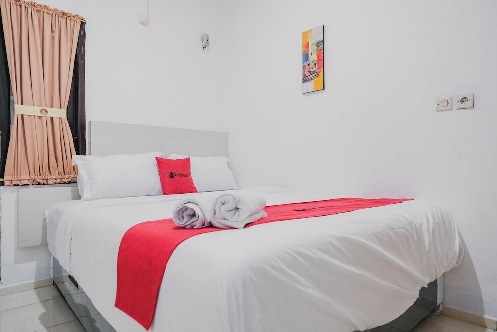 Deluxe Room (Reddoorz)