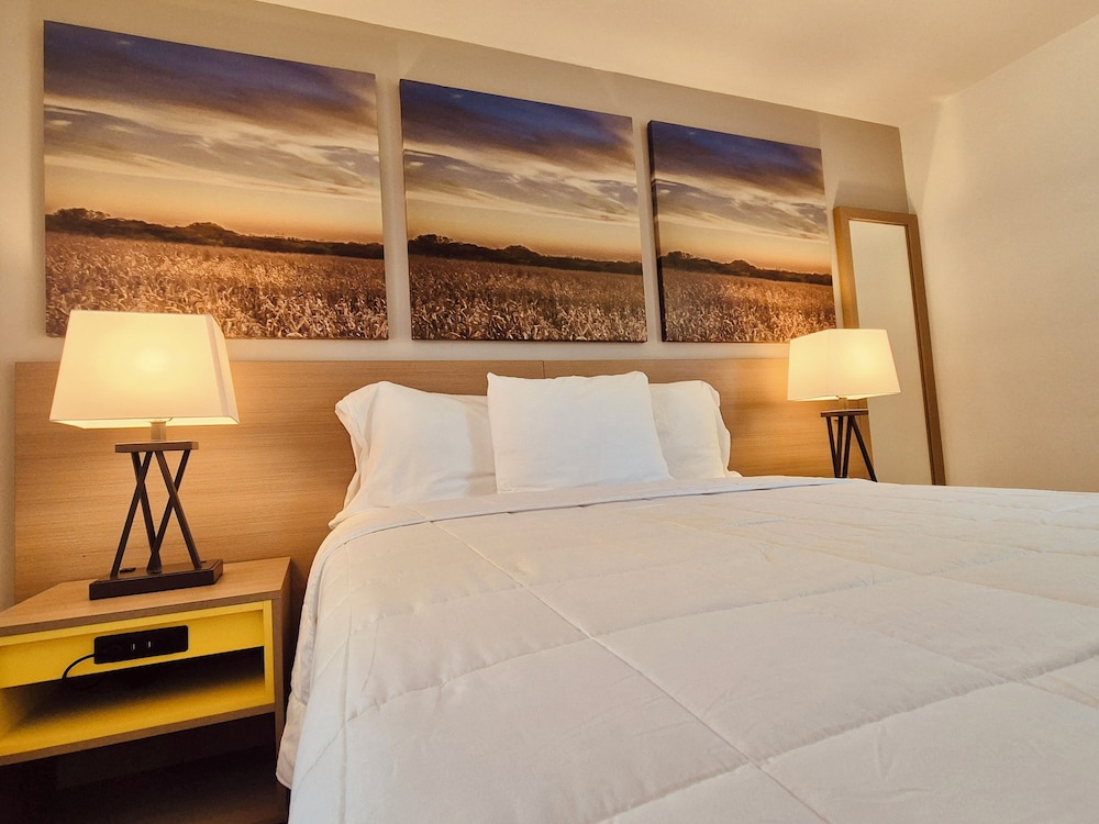 Standard Single Room, 1 Queen Bed, Non Smoking photo 2