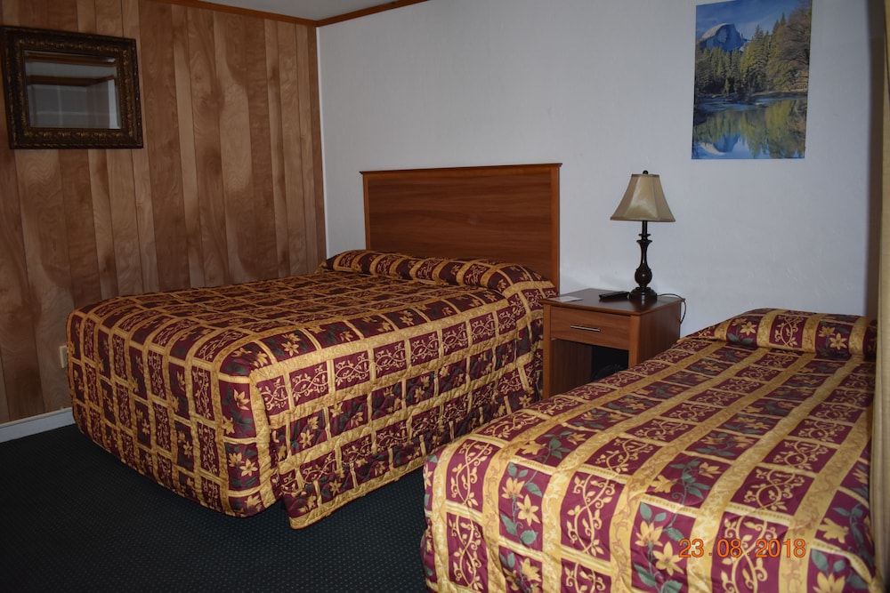 Standard Room, Multiple Beds photo 2