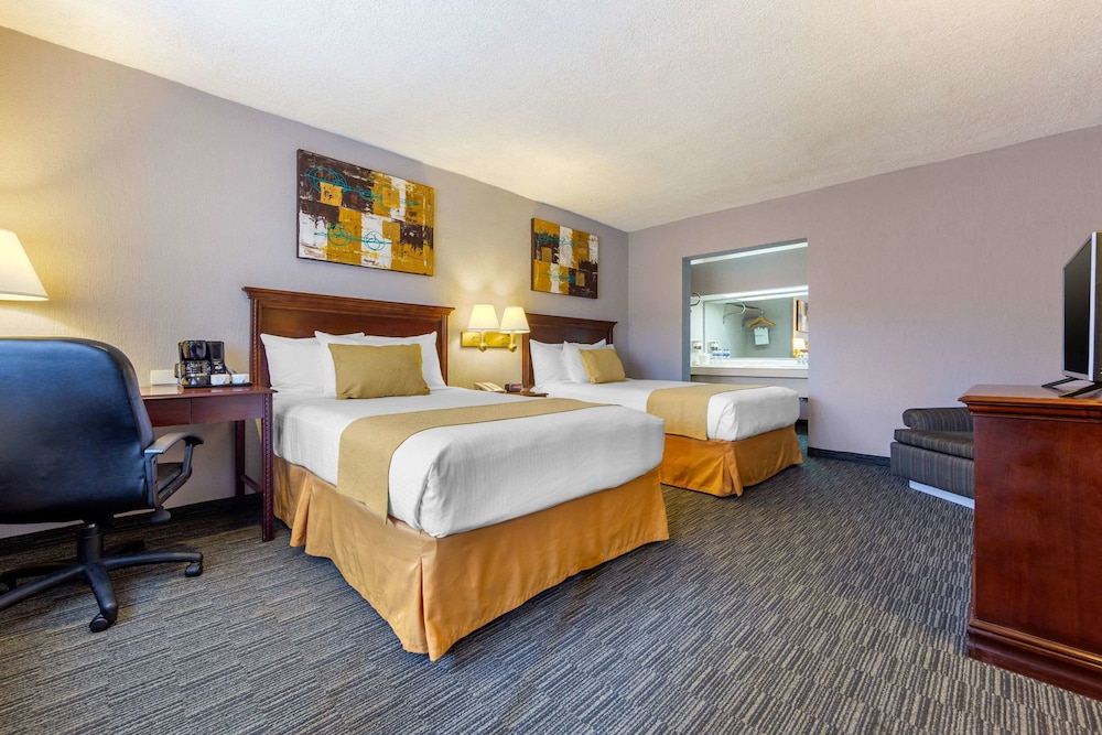 Standard Double Room, 2 Double Beds, Non Smoking - Photo 1