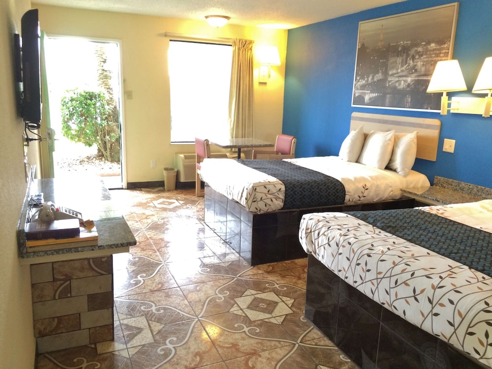 Room, 2 Double Beds, Non Smoking photo 3