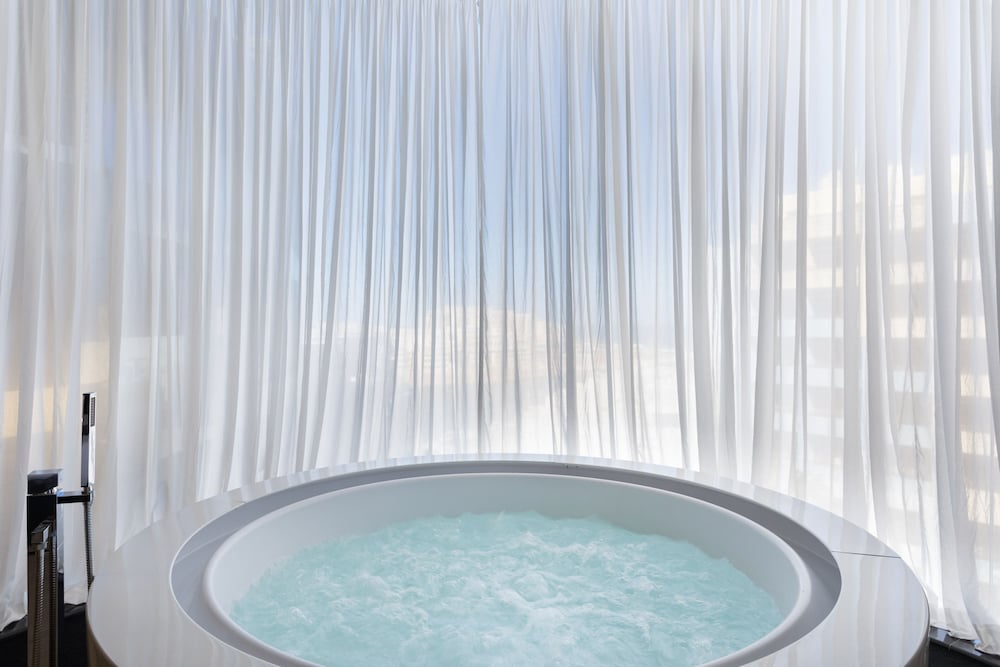 Luxury Suite, Jetted Tub, Partial Sea View