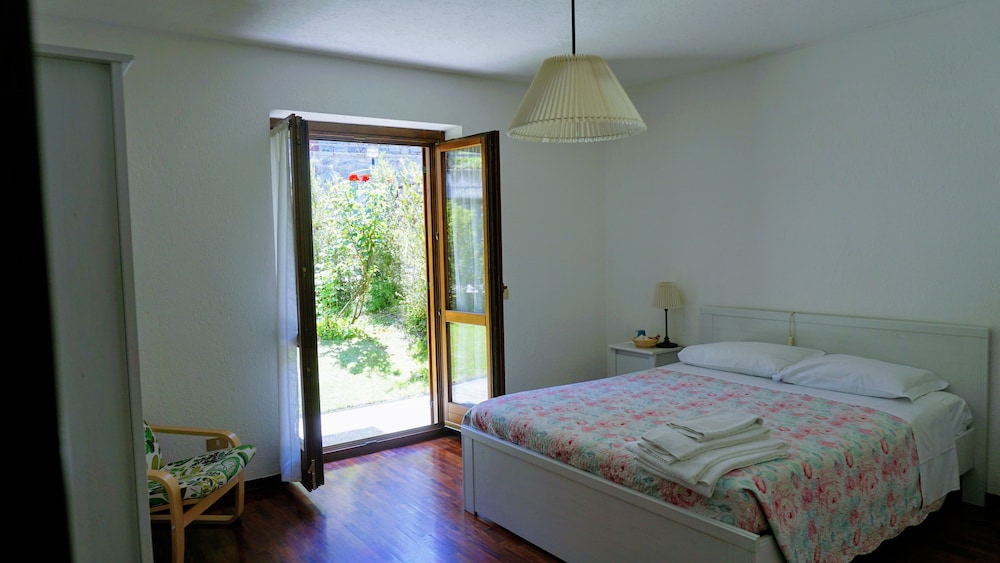 Double Room, Shared Bathroom photo 1