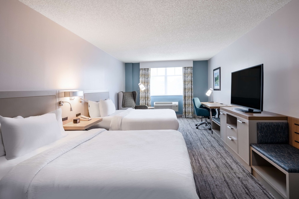 Room, 2 Queen Beds, Accessible Bathtub - Photo 3
