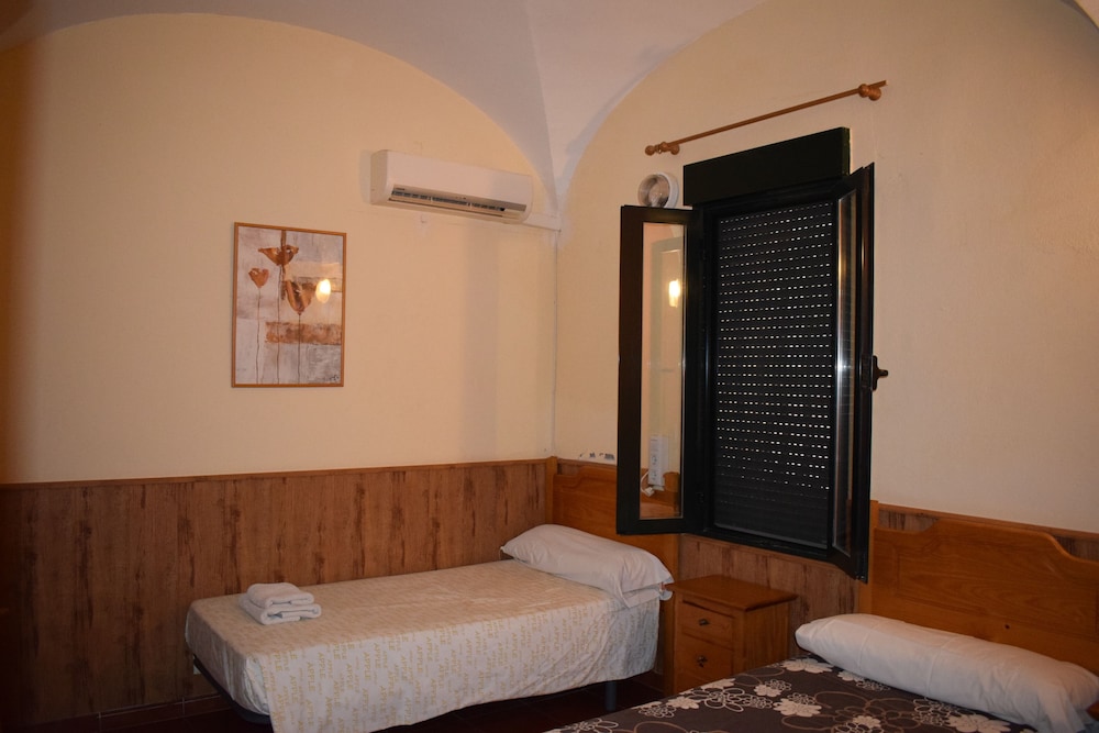 Basic Double Or Twin Room photo 3
