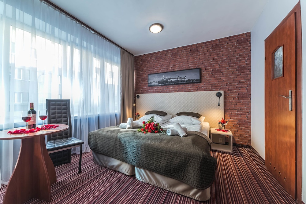 Double or Twin Room - Photo 7