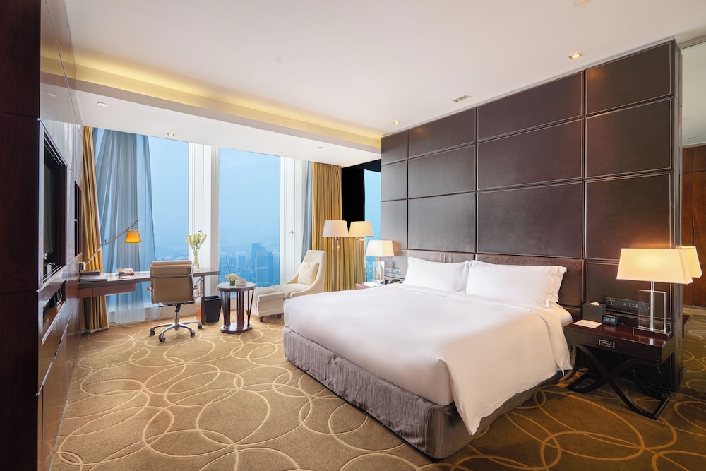 Classic Room, 1 King Bed, City View (High Floor) - Photo 3