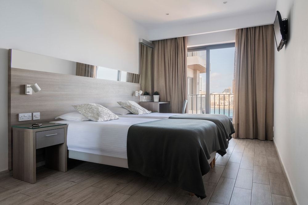 Standard Double or Twin Room (Sea Front)