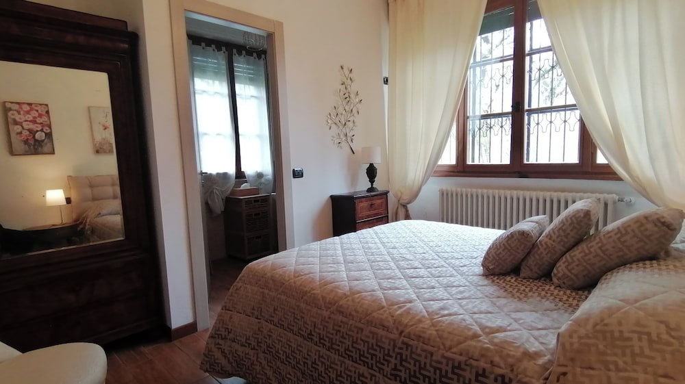 Standard Double Room, 1 Queen Bed, Garden View, Annex Building