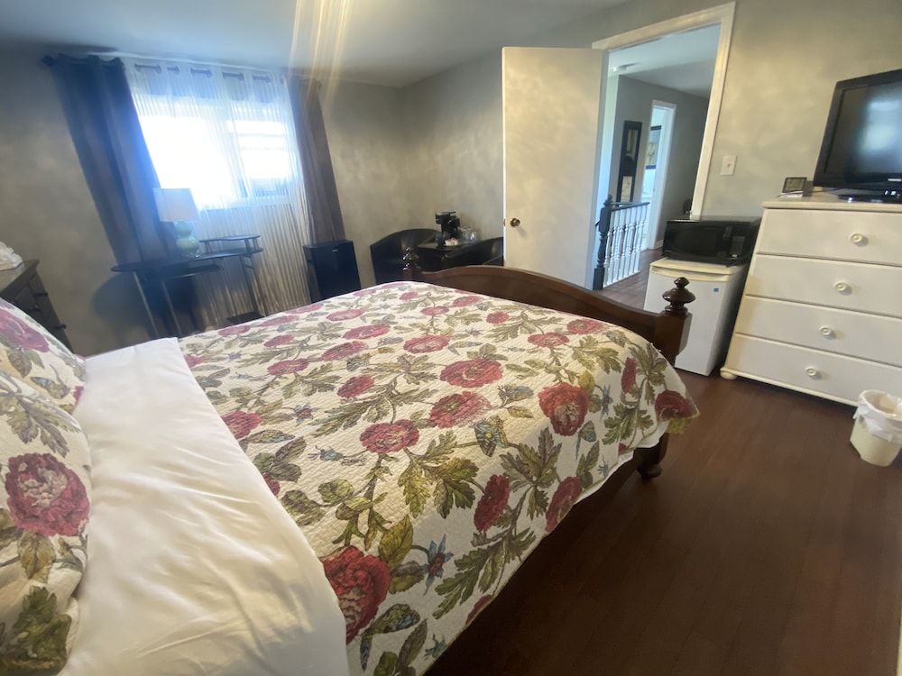 Deluxe Double Room, 2 Queen Beds photo 3