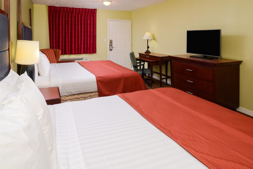 Room, Non Smoking (2 King Beds) - Photo 4